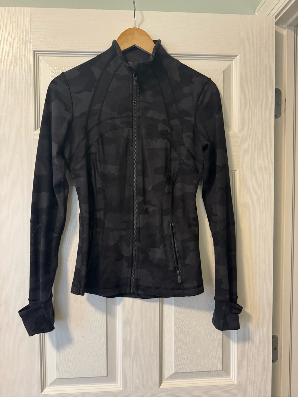 Lululemon Define Jacket Luon / Phantom Camo - excellent condition. Size 6